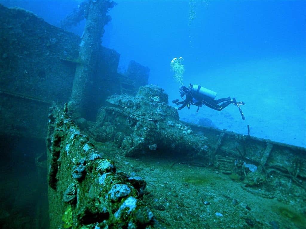 Truk Diving Liveaboard Holiday Nippo Maru Tank Diver