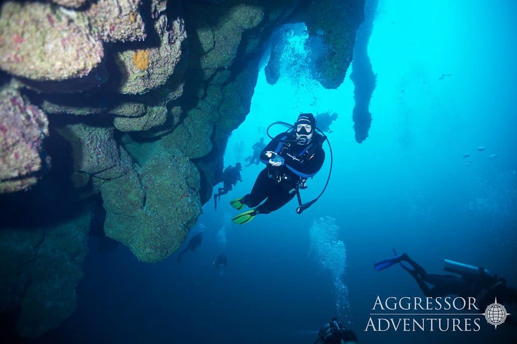 Belize Liveaboard Diving Holiday Divers Overhang