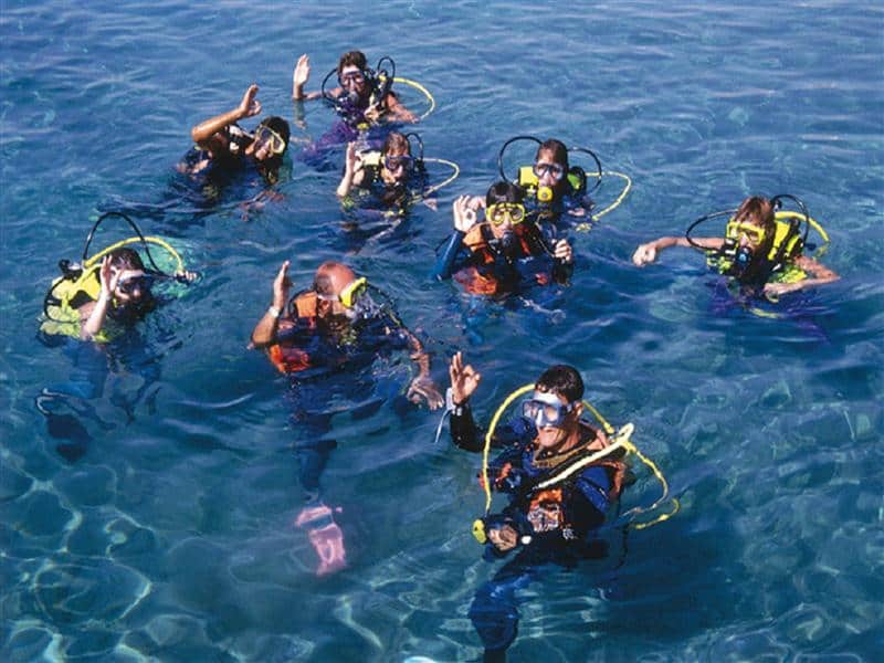 Jordan Diving holiday Aqaba Diving Aqabadiving Divers in water